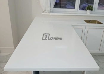 Белая прямоугольная барная стойка со столешницей для кухни из акрилового камня Tristone Glaicer White 019