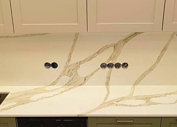 Столешница для кухни из искусственного камня Vicostone VIVALIORO BQ 8918