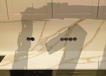 Столешница для кухни из искусственного камня Vicostone VIVALIORO BQ 8918