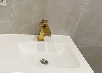 Стильная раковина из акрилового камня Grandex Pure White P-104
