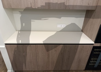 Столешница для бизнес-центра из акрилового камня Grandex Pure Beige P-102