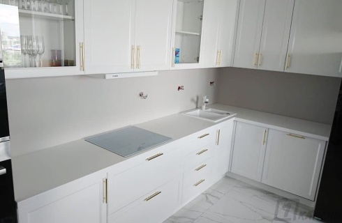 Белая угловая столешница для кухни из акрилового камня Tristone Glacier White 019