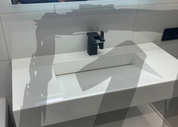 Подвесная щелевая раковина из акрилового камня Grandex Pure White P-104