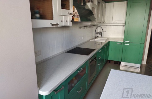 Угловая столешница для кухни из акрилового камня Grandex Poppy Seed D-301