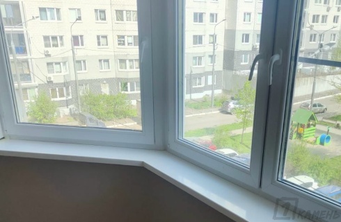 Г-образный белый подоконник из акрилового камня Grandex Pure White P-104