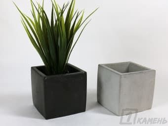 Серое квадратное кашпо из акрилового камня Hanex Stone Hedge B-021