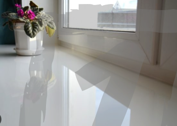 Широкий прямой подоконник из акрилового камня Grandex Pure White P-104