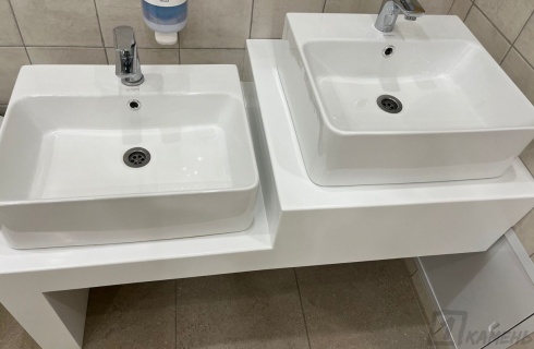 Разноуровневая столешница из акрилового камня Grandex Pure White P-104