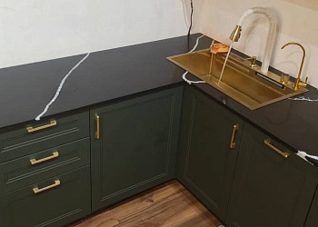 Столешница глянцевая из кварцевого камня Still Stone GT 9830 Marquina Teide