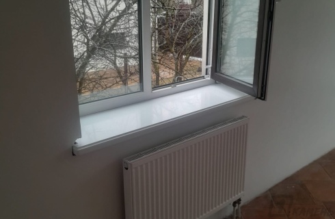 Подоконник эркерный из акрилового камня Staron Bright White BW010