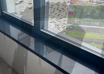 Прямой черный подоконник из кварцевого камня Noblle Q719 Carrara Black