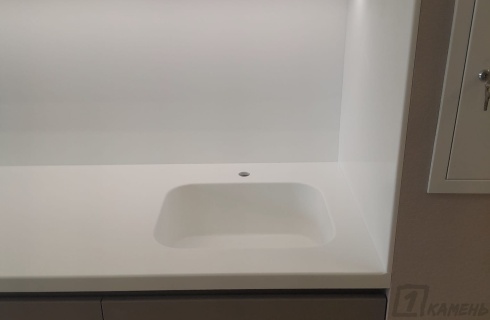 Интегрированная мойка из акрилового камня Grandex Pure White P-104