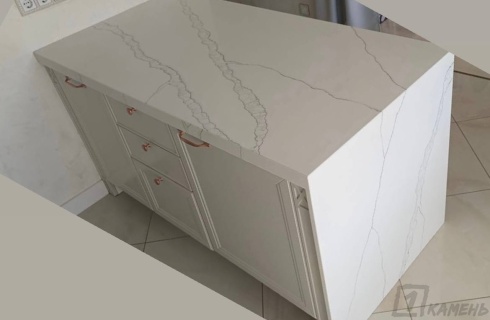 Столешница-остров под мрамор из кварцевого камня Avant Quartz 7000